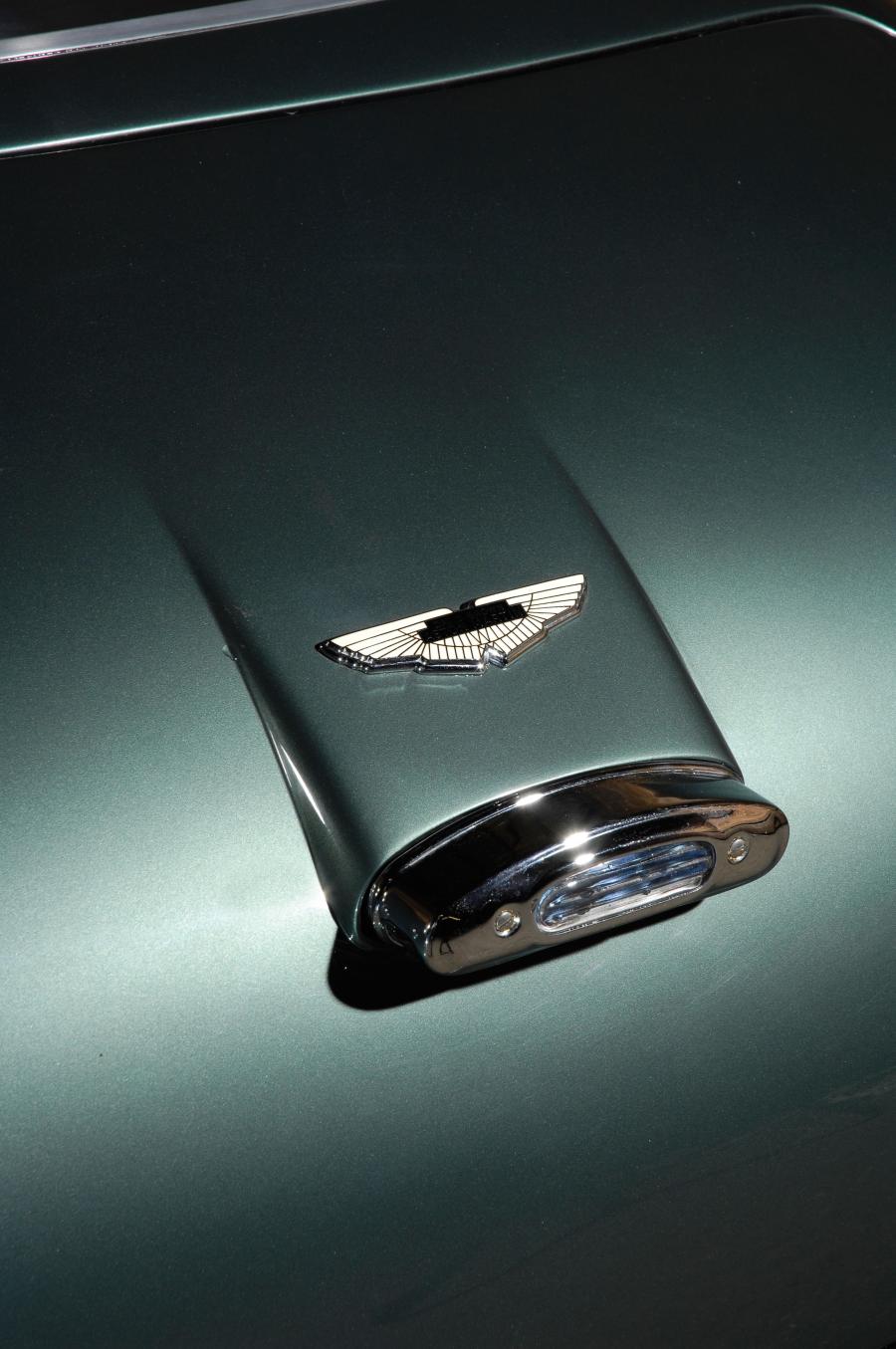 Детали экстерьера Aston Martin DB4 GT Zagato Recreation 1961 года  (фото 2 из 6)